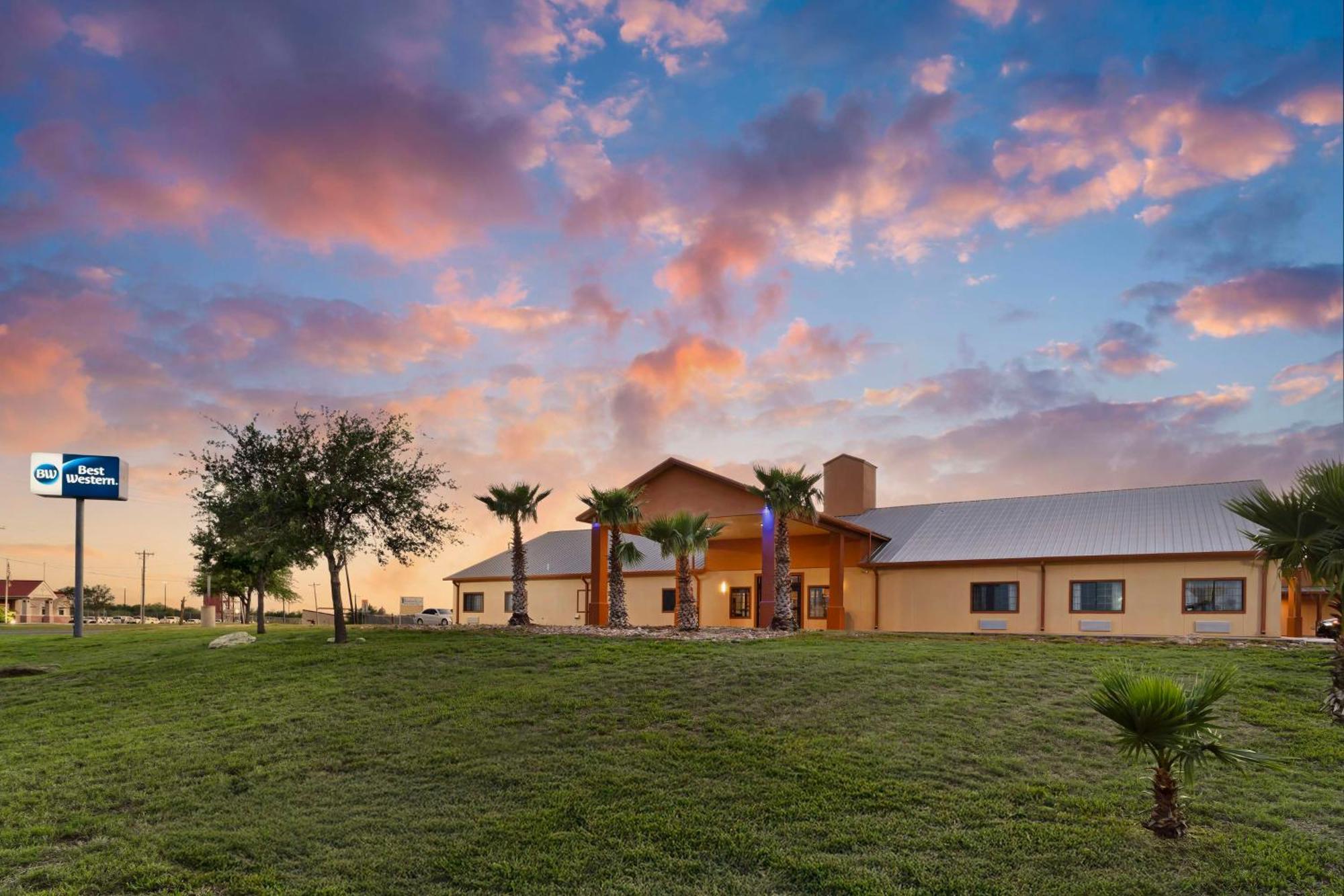 Best Western Hebbronville Inn Buitenkant foto